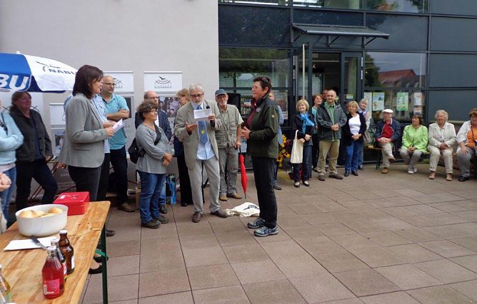 Erfolgreiche Fledermausnacht (Foto: Wolfgang Sauerbier) Erfolgreiche Fledermausnacht (Foto: Wolfgang Sauerbier)