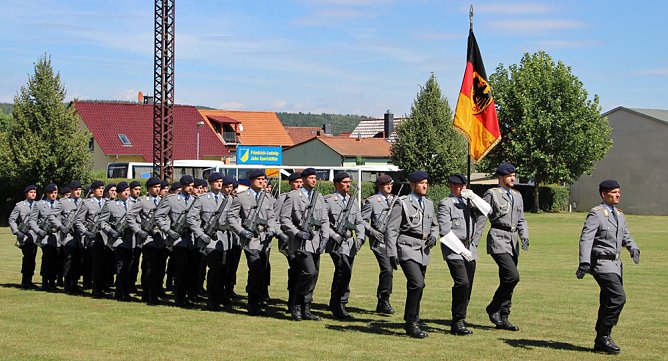 Traumhaftes Sommerwetter bei Vereidigung (Foto: Karl-Heinz Herrmann)