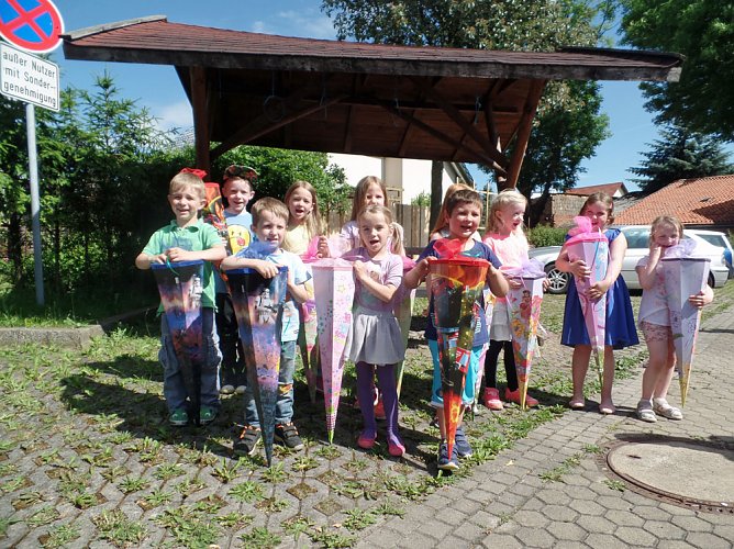Die Schule ist ein Wunderhaus (Foto: Team Flohkiste) Die Schule ist ein Wunderhaus (Foto: Team Flohkiste)