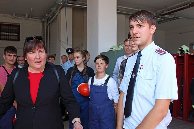 L&ouml;schangriff vor Staatssekret&auml;rin (Foto: Karl-Heinz Herrmann)