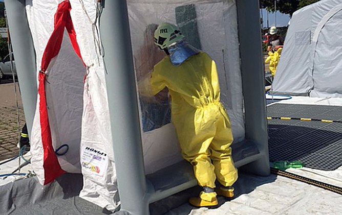 Hei&szlig;er Tanz der Rettungskr&auml;fte (Foto: Sven Oesterheld)