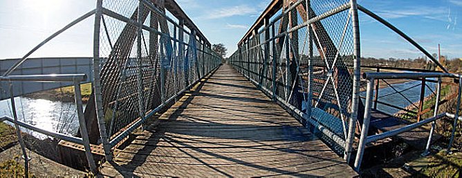 Reparatur der Radlerbr&uuml;cke nach Ritteburg (Foto: Bernd Reiber)
