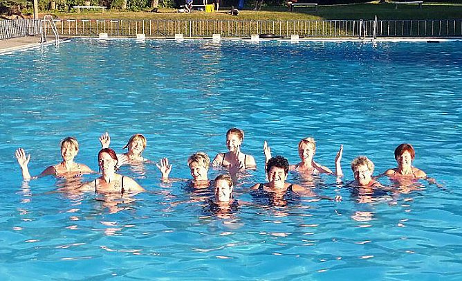 Frauensportgruppe traf sich zum Abbaden im Freibad Gro&szlig;furra (Foto: Katharina T&ouml;ppe)