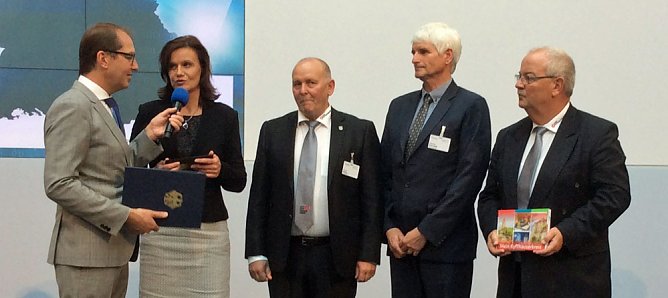 F&ouml;rderbescheid f&uuml;r schnelles Internet (Foto: Landratsamt Kyffh&auml;userkreis)