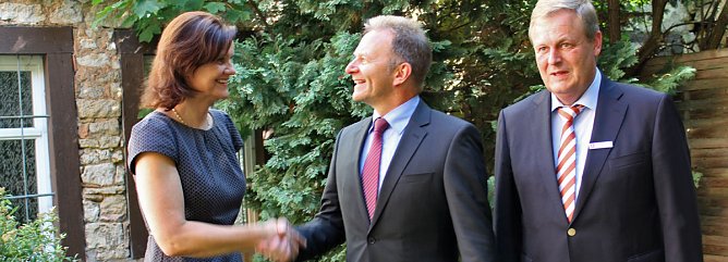 Neuer Vorstandsvorsitzender begr&uuml;&szlig;t (Foto: Karl-Heinz Herrmann)