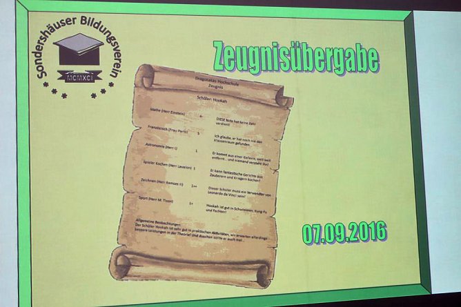 Zeugnis&uuml;bergabe bei Bildungsverein (Foto: Karl-Heinz Herrmann)