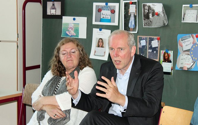 EU-Politiker im Gymnasium (Foto: Karl-Heinz Herrmann)