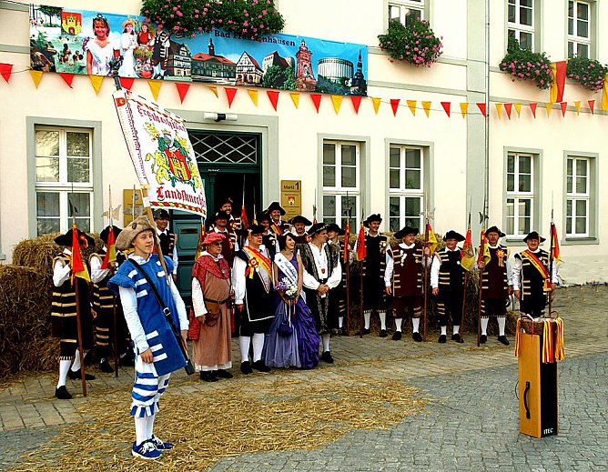 Hausm&auml;nner erinnern an Beginn Bauernmarkt (Foto: Stadtmarketing Bad Frankenhausen)