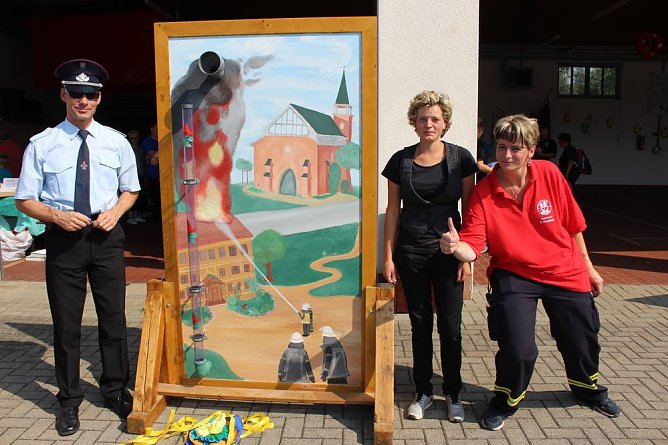 Abgebranntes Haus und viele Spiele (Foto: Karl-Heinz Herrmann)