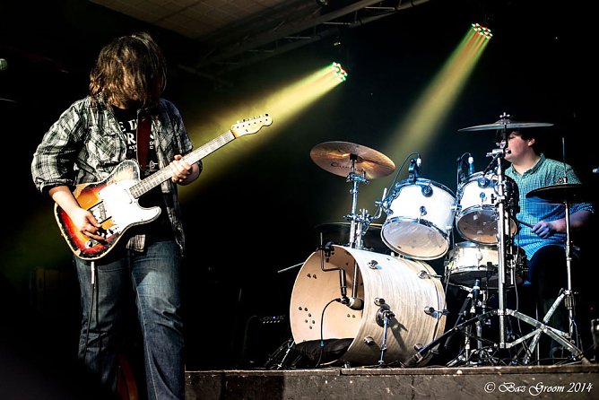 THE LEWIS HAMILTON BAND kommt (Foto: Baz Groom)