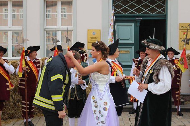 Hausmänner verkünden wieder Eröffnung des Bauernmarkts (Foto: Karl-Heinz Herrmann) Hausmänner verkünden wieder Eröffnung des Bauernmarkts (Foto: Karl-Heinz Herrmann)