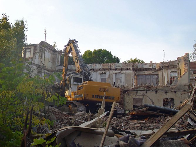 Abriss altes Finanzamt geht zügig weiter (Foto: Thomas Leipold) Abriss altes Finanzamt geht zügig weiter (Foto: Thomas Leipold)