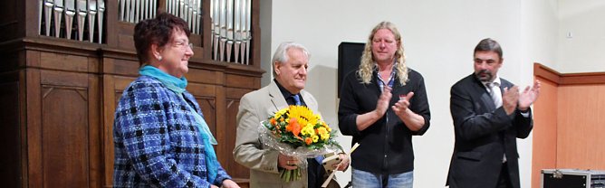 Ehrengabe f&uuml;r J&uuml;rgen Hauskeller (Foto: Karl-Heinz Herrmann)