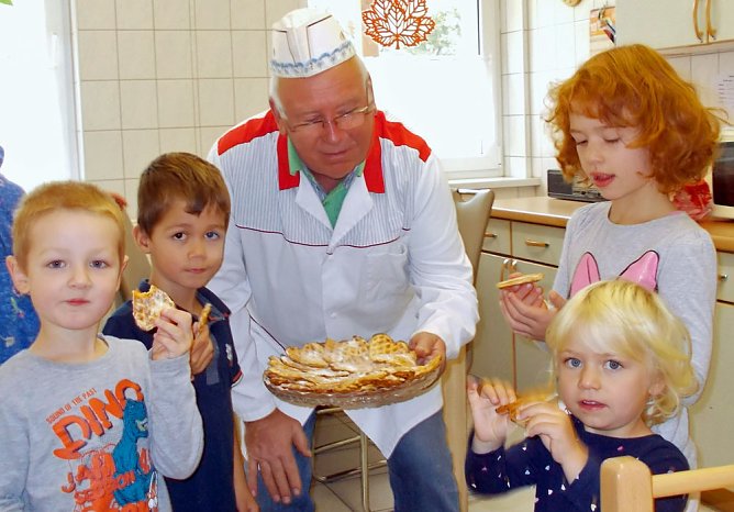 Herbstfest mit s&uuml;&szlig;er &Uuml;berraschung (Foto: Flokiste Schernberg)