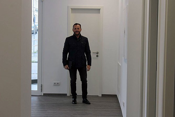 Wohn- und Geschäftshaus vorgestellt (Foto: Karl-Heinz Herrmann) Wohn- und Geschäftshaus vorgestellt (Foto: Karl-Heinz Herrmann)