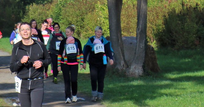 Junge Muttis im Wettbewerb (Foto: Karl-Heinz Herrmann) Junge Muttis im Wettbewerb (Foto: Karl-Heinz Herrmann)