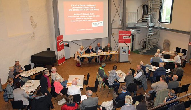 Statt Altersarmut – Rente rauf! (Foto: Karl-Heinz Herrmann) Statt Altersarmut – Rente rauf! (Foto: Karl-Heinz Herrmann)