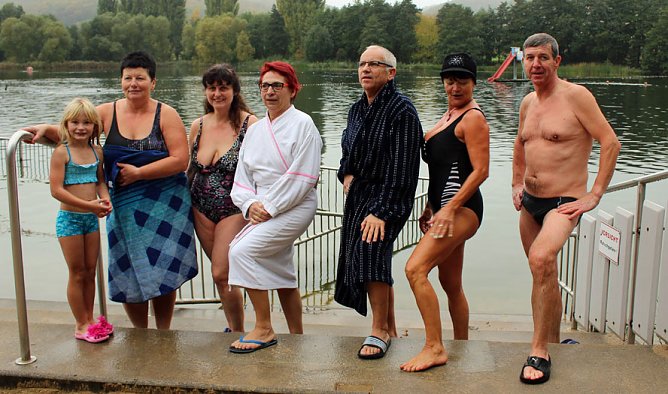 K&uuml;hles Abbaden am Bebrer Teich! (Foto: Karl-Heinz Herrmann)