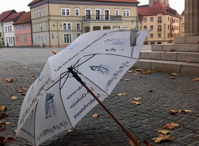 Musikalisch beschirmt (Foto: Stadtmarketing Sondershausen) Musikalisch beschirmt (Foto: Stadtmarketing Sondershausen)