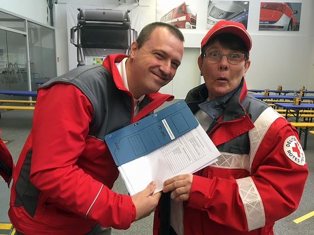 Rettungsfahrzeuge &uuml;bergeben (Foto: Sven Oesterheld)