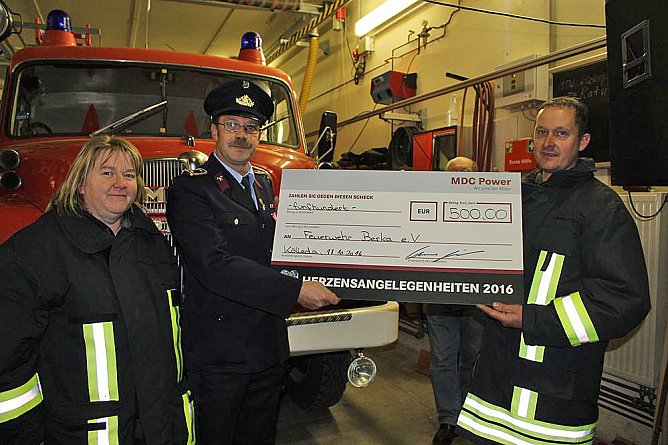 Spende f&uuml;r die Jugendfeuerwehr Berka (Foto: Karl-Heinz Herrmann)