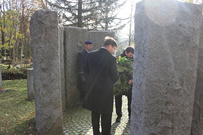 Der Opfer gedacht (Foto: Karl-Heinz Herrmann)