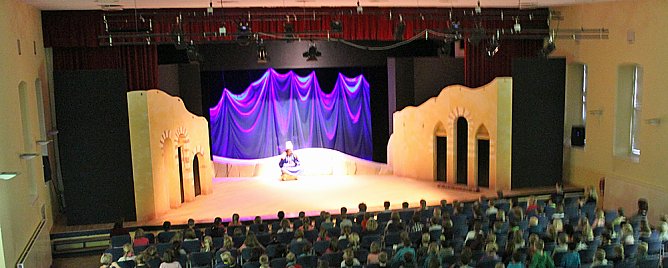 Aladin und die Wunderlampe in der Premiere (Foto: Karl-Heinz Herrmann)