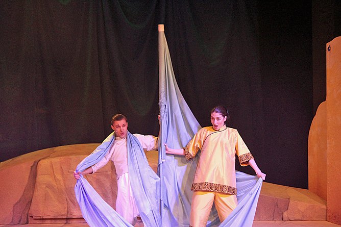 Aladin und die Wunderlampe in der Premiere (Foto: Karl-Heinz Herrmann)