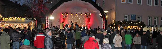 Weihnachtsmarkt Bad Frankenhausen eröffnet (Foto: Karl-Heinz Herrmann) Weihnachtsmarkt Bad Frankenhausen eröffnet (Foto: Karl-Heinz Herrmann)