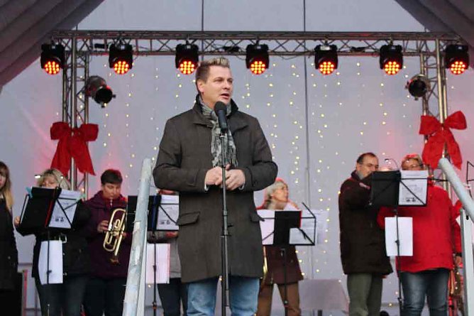 Weihnachtsmarkt Bad Frankenhausen eröffnet (Foto: Karl-Heinz Herrmann) Weihnachtsmarkt Bad Frankenhausen eröffnet (Foto: Karl-Heinz Herrmann)