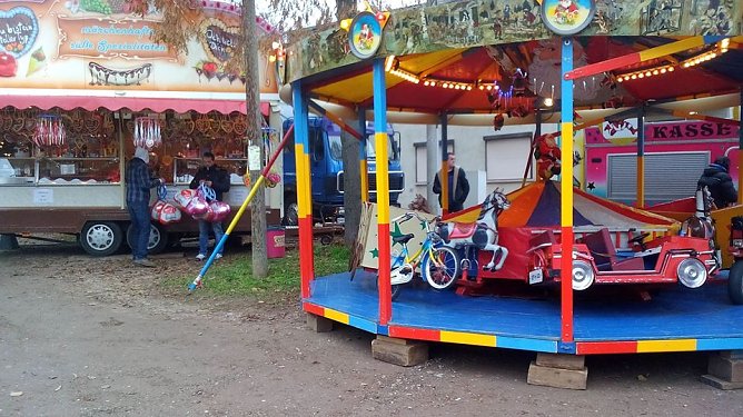 Karussell, Ponyreiten und mehr (Foto: J. Schlottmann)