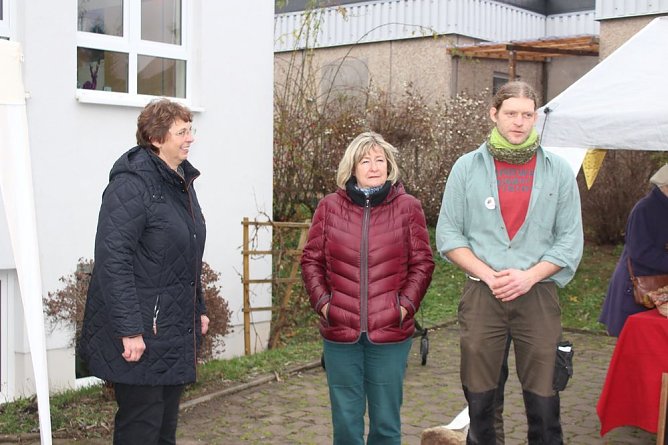 Weihnachtsmarkt im Hasenholz – Östertal (Foto: Karl-Heinz Herrmann) Weihnachtsmarkt im Hasenholz – Östertal (Foto: Karl-Heinz Herrmann)