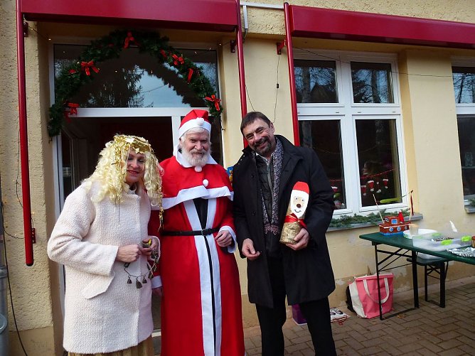 Weihnachtsmarkt in der "Anne Frank" (Foto: J&uuml;rgen Kieper)