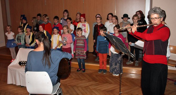 Begeisternde Weihnachtsfeier in der Schule (Foto: Karl-Heinz Herrmann)