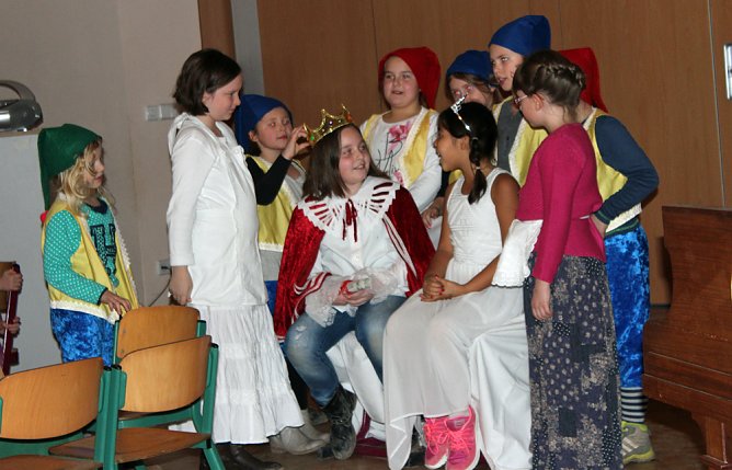 Begeisternde Weihnachtsfeier in der Schule (Foto: Karl-Heinz Herrmann)