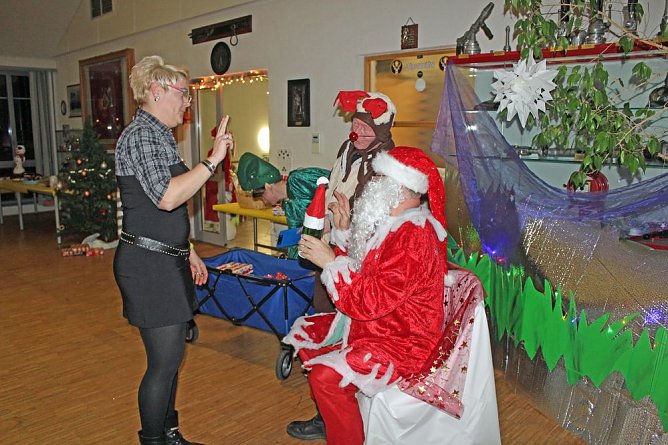 Hase Hops im Weihnachtsstress (Foto: Karl-Heinz Herrmann)