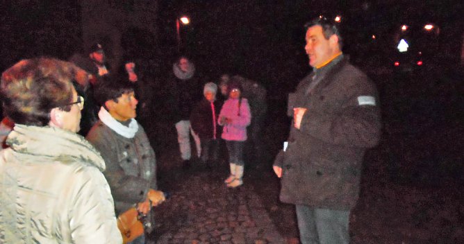 1. Geschichtliche Nachtführung durch Etzleben (Foto: Peter Keßler) 1. Geschichtliche Nachtführung durch Etzleben (Foto: Peter Keßler)