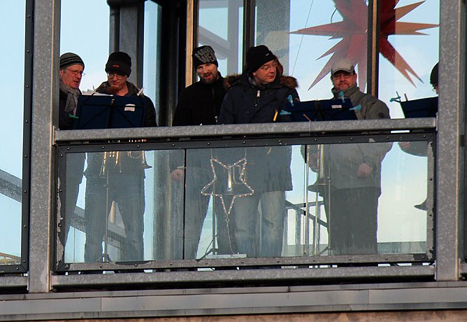 Weihnachtliche Posaunenklänge an Heiligabend (Foto: Karl-Heinz Herrmann) Weihnachtliche Posaunenklänge an Heiligabend (Foto: Karl-Heinz Herrmann)