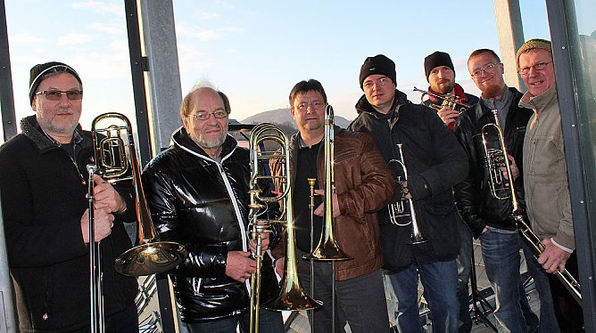Weihnachtliche Posaunenklänge an Heiligabend (Foto: Karl-Heinz Herrmann) Weihnachtliche Posaunenklänge an Heiligabend (Foto: Karl-Heinz Herrmann)
