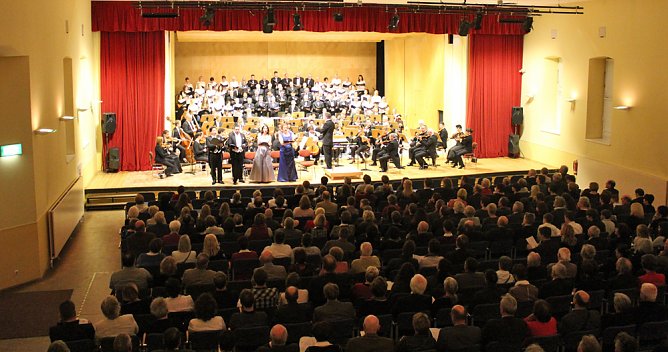 Stimmungsvoller Jahresausklang (Foto: Karl-Heinz Herrmann) Stimmungsvoller Jahresausklang (Foto: Karl-Heinz Herrmann)