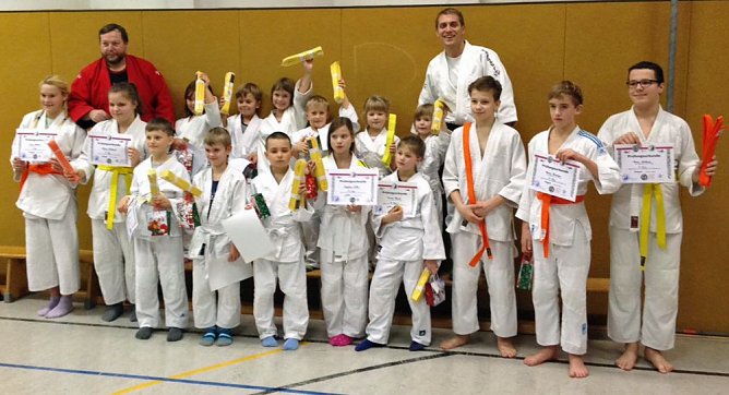 Mit neuem Gürtel ins neue Jahr (Foto: Peter Keßler) Mit neuem Gürtel ins neue Jahr (Foto: Peter Keßler)