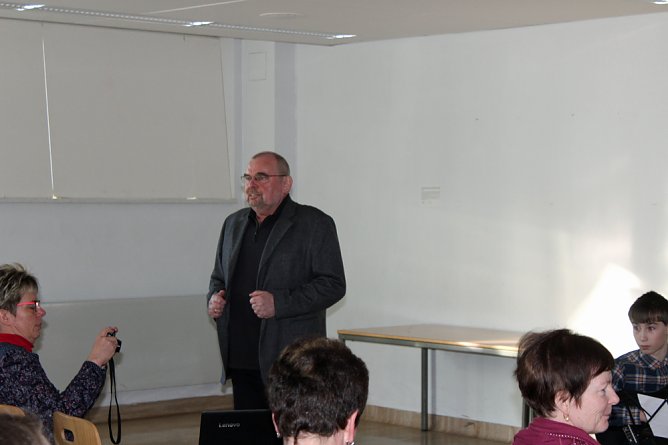 Ansturm bei der Östertalschule (Foto: Karl-Heinz Herrmann) Ansturm bei der Östertalschule (Foto: Karl-Heinz Herrmann)