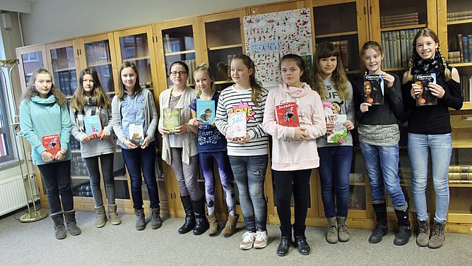 Vorlesewettbewerb im Kreis gewonnen (Foto: Karl-Heinz Herrmann) Vorlesewettbewerb im Kreis gewonnen (Foto: Karl-Heinz Herrmann)