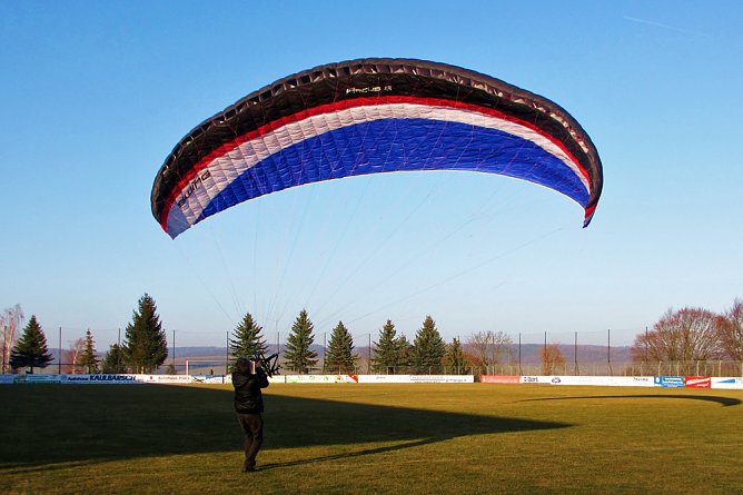 Alterskameraden gehen in die Luft (Foto: Günter Herting) Alterskameraden gehen in die Luft (Foto: Günter Herting)