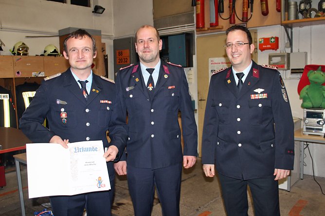 FFW Stockhausen hat gewählt (Foto: Karl-Heinz Herrmann) FFW Stockhausen hat gewählt (Foto: Karl-Heinz Herrmann)