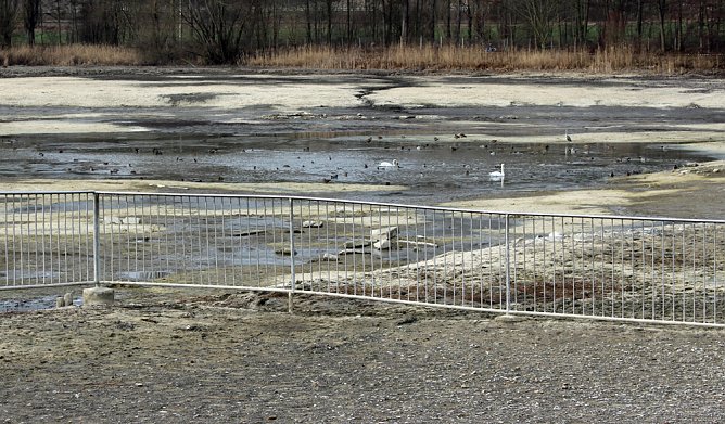 Am Bebraer Teich wird gebaut (Foto: Karl-Heinz Herrmann)
