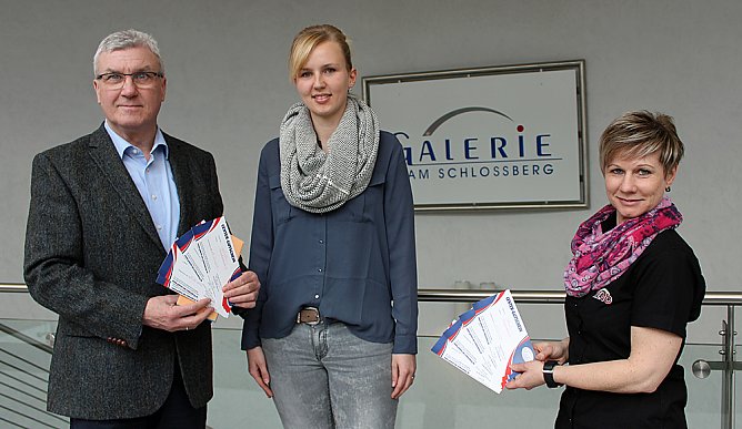 Spende f&uuml;r "Blickkontakt" (Foto: Karl-Heinz Herrmann)