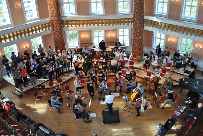 Vor "Dip" ins Achteckhaus (Foto: Landesmusikakademie)