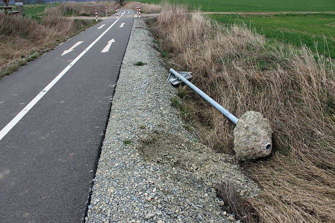 Vandalismus, Murks oder Sturm? (Foto: Karl-Heinz Herrmann) Vandalismus, Murks oder Sturm? (Foto: Karl-Heinz Herrmann)