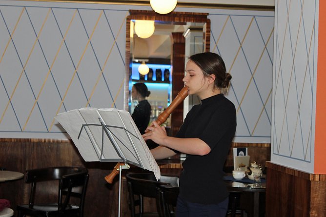 Tina H&ouml;rchner las zum Welttag des Buches (Foto: Karl-Heinz Herrmann)